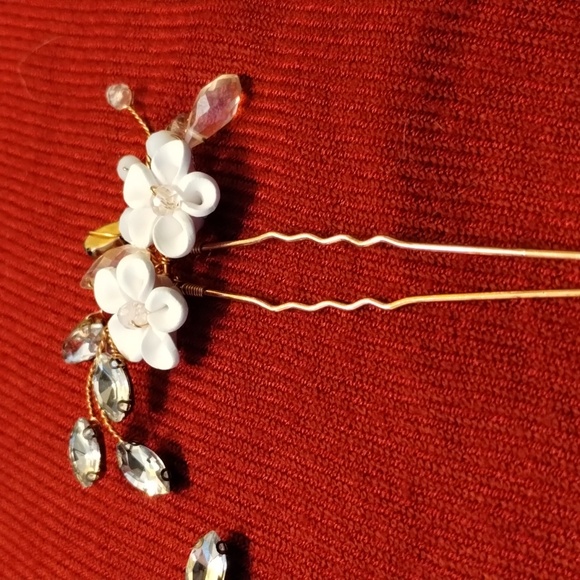 Elegant Floral Hair Pins - Picture 3 of 9